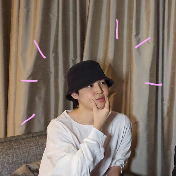 Jelly_0T7's tweet photo. LO BONITOS QUE SON EL YOONMIN AAAAAAAAAA https://t.co/zhVZlyF79X