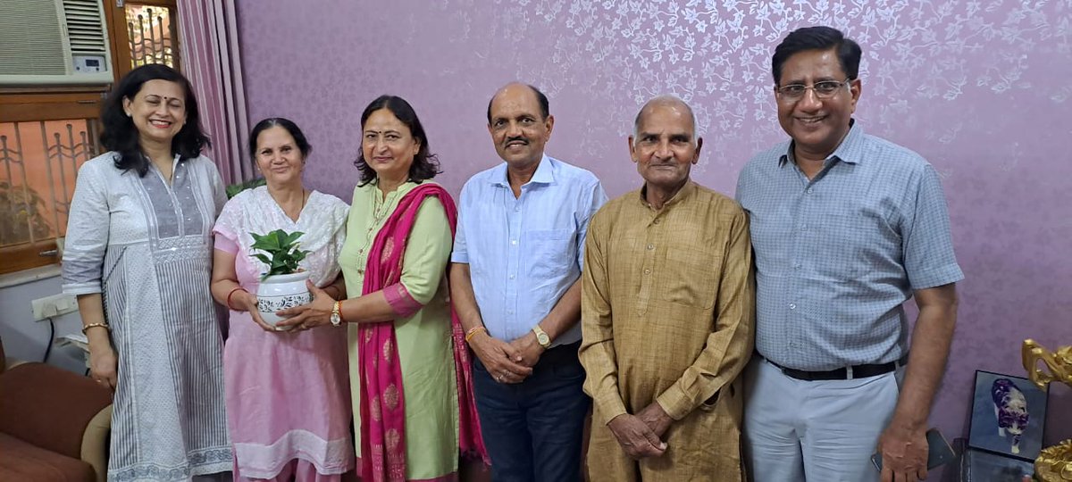 Gysingh5's tweet photo. Visited our senior colleague Dr Jag Shoran and family. It was very refreshing and we all enjoyed hospitality. https://t.co/3Zi2TRBYjG