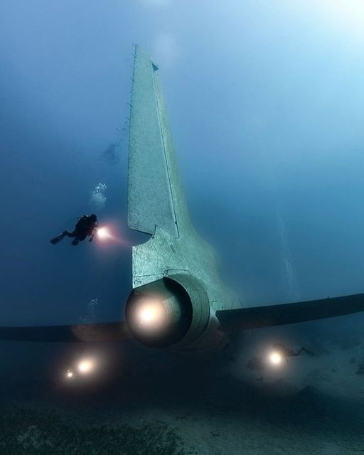 📷️ @alex_dawson_photography

The Lockheed C-130 Hercules aircraft crashed into the Red Sea off the coast of Aqaba, Jordan in 1973. The site is at a depth of around 20-25 meters and offers a unique opportunity to explore a piece of aviation history in an amazing setting.