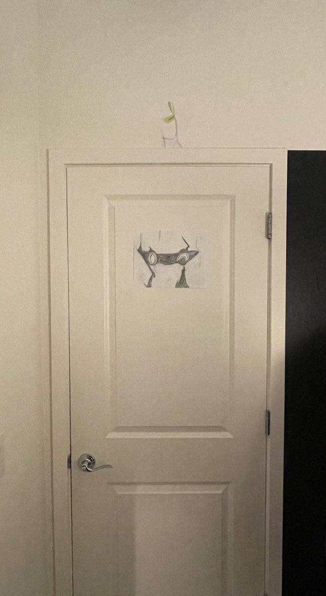 ameliasmole's tweet photo. im something of a door &amp; grass enthusiast myself #doort https://t.co/qzX9cVWFs5