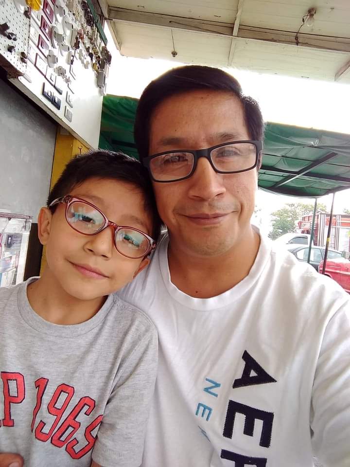 VctorDavid86072's tweet photo. @PetaLatinoA Mi esposa dejó abandonado a mi hijo a los cuatro años de edad. Ya está a punto de cumplir 12  y desde entonces yo me hice cargo de el al 100% No salí corriendo a las faldas de mi madre para pedir ayuda para que lo cuidara. Me la he rifado yo solo.
También hay mujeres q abandonan https://t.co/xkHeGcjBtl