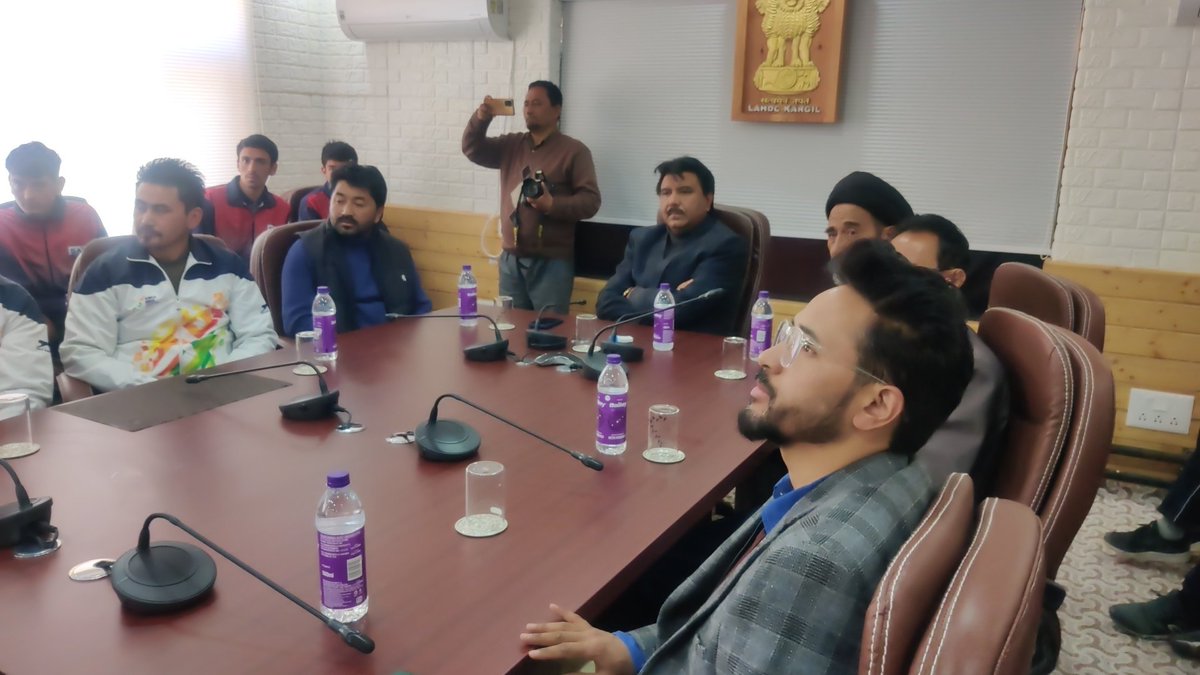 airnewskargil's tweet photo. Special Screening of #100thEpisode of PM @narendramodi's @mannkibaat at Council Secretariat @LAHDC_Kgl organised by CEC @FerozKhan_Kgl
National & State Awardees Inmates of SAI Centre Kargil & Members of Young Artist of Kargil
@prasarbharti @airnewsalerts @DDNewslive @ddnewsladakh https://t.co/udzjwliNMQ
