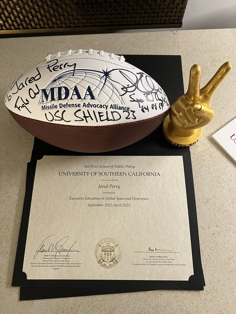 drjaredperry's tweet photo. Completed the USC SHIELD Executive Education Program today…great program dealing with Space, Industry, Policy and Deterrence #USC #mdaa #deterrence #LeadershipDevelopment #pdhlife #semperfi https://t.co/Ux3pt6TuYU