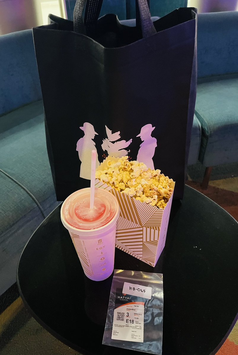 Wikkyariii's tweet photo. ♥️ #Yibo #HiddenBladeatCentralHatYai #Thailand 🇹🇭🥤🍿🎬🦁 https://t.co/C09OFRTIPQ