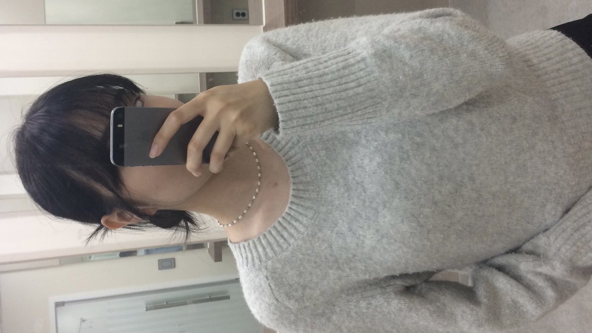 T_0mile's tweet photo. 악세사리를 판매해서 유기견, 유기묘, 
유기동물들에게 후원을 하고 있는 
우지개에서 목걸이를 선물 받았어요 ! 
영롱 자개 초커 .. 넘 예뿌지 않나요 ㅜㅜ🐚 
요즘 제 피부 .. 레이어드 해서 착용해도 
예쁘고 단독으로 착용해도 
어디든 휘뚤마뚤 ~~ 𖦹 ! 
https://t.co/GNqda0pRDl https://t.co/RIok0A9OSs