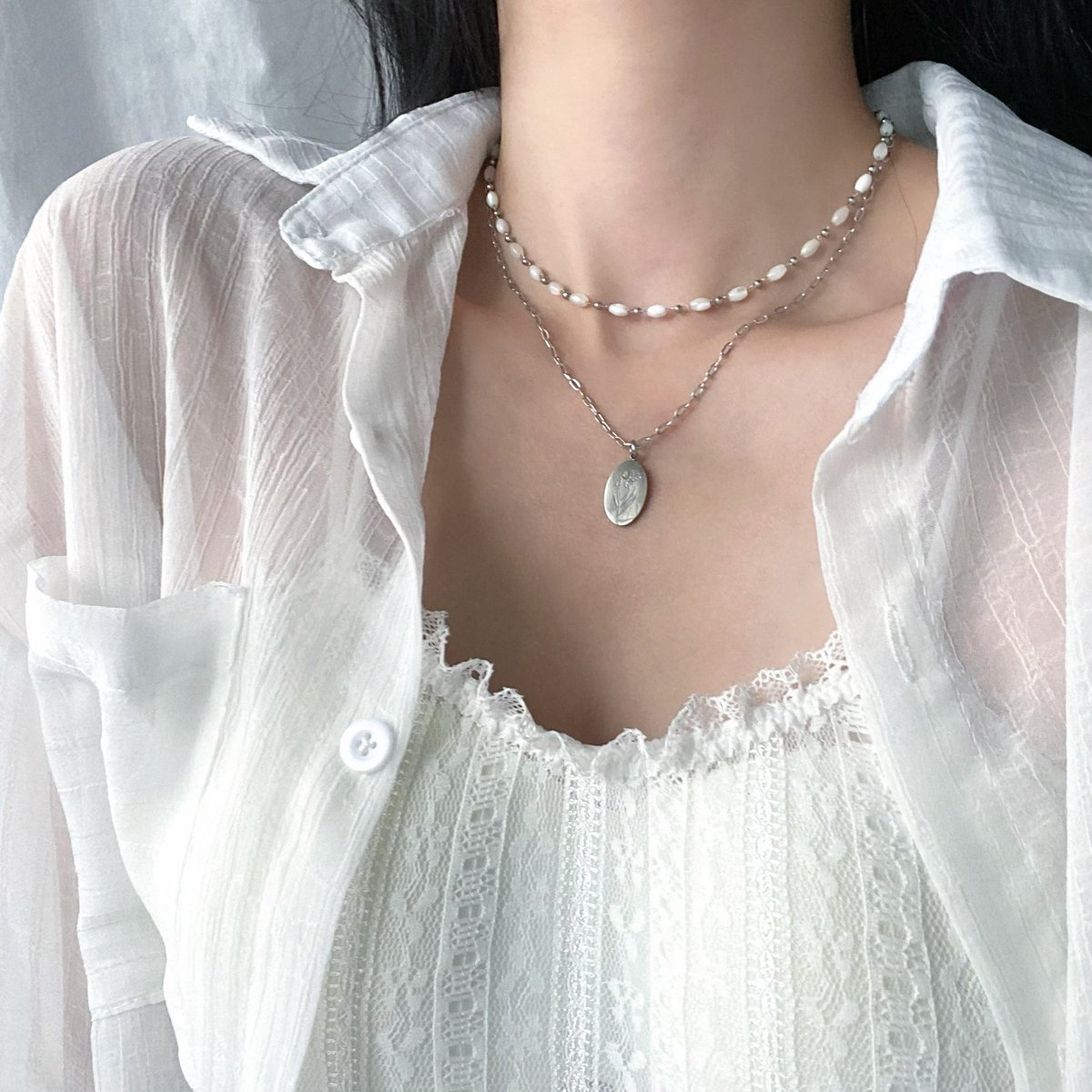 T_0mile's tweet photo. 영롱 자개 초커 말고도 예쁜 디자인 더더 많으니까
구경 해보세요 ! 😙🎀
https://t.co/GNqda0pRDl
@woojigae_ https://t.co/bHgvCuMKuD
