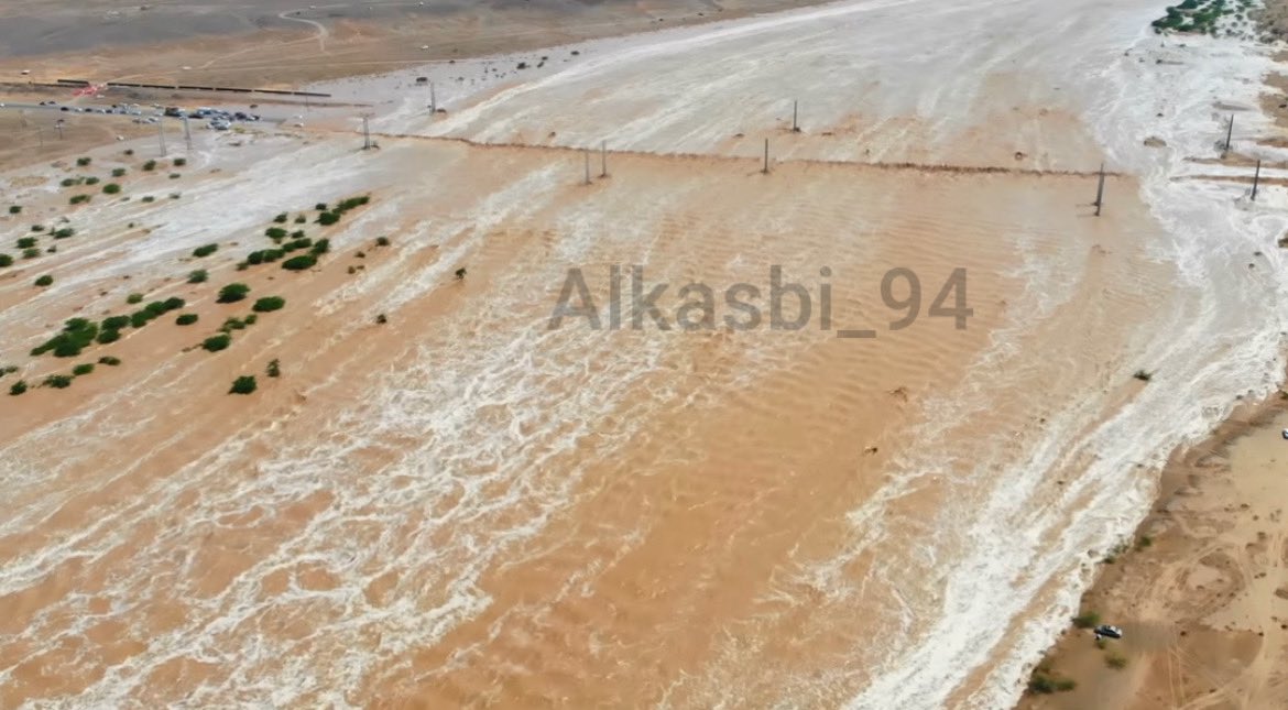 alkasbi_94's tweet photo. انشاء #جسر_وادي_البطحاء يعتبر ضرورة وليس من الكماليات بالنظر لـ

•قوة جريانه
•طول فترة جريانه
•الفئة الكبيرة المستفيده

وبالنظر ايضا لان أغلب الخدمات التي يستفيد منها أهالي المناطق الساحلية موجودة في مركز الولاية

🔴لذا نطالب بأن يشمل الطريق المزدوج القادم ليصل الى #الاشخرة https://t.co/iUm7umvrmD