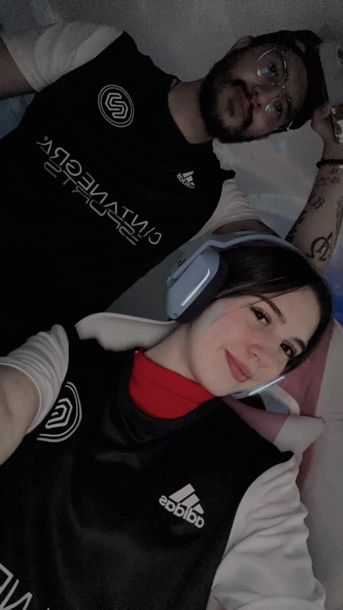 _Demonkat1's tweet photo. Los más gamers, representando 🥵
@BB_Rage_ @CintaNegraGC
#CNPOWER #PonteLaCinta https://t.co/B1buDLOfia
