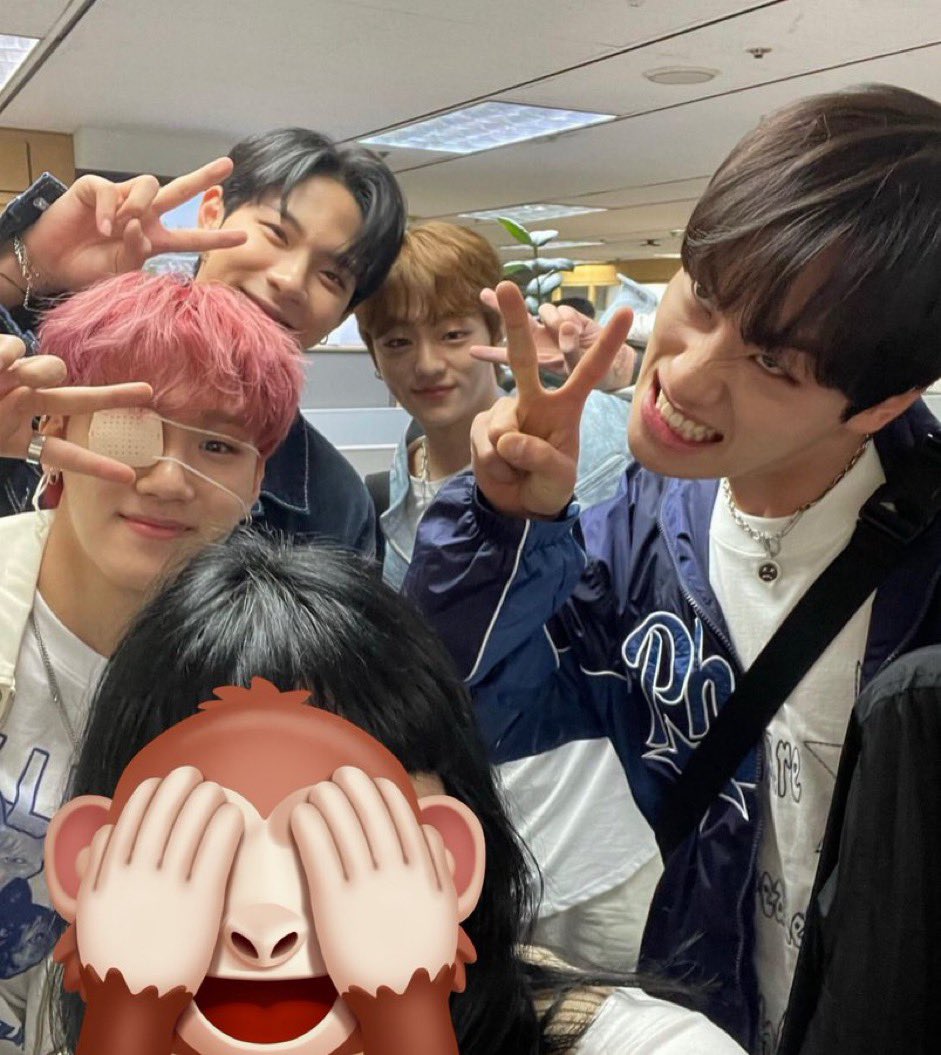thonnymusic_lll's tweet photo. 1人だけなんで？ https://t.co/vUJoxI0l8i