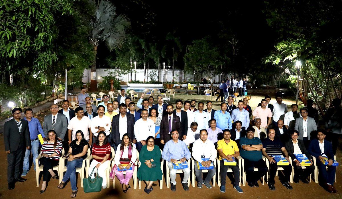 ESDSDataCenter's tweet photo. 🎉 We recently had the pleasure of hosting esteemed guests from the BFSI industry at our ESDS Data Center Facility in Nashik.! 🌟 Thank you for your visit, and we look forward to continued partnerships in the future. 🤝 
.
.
.
#ESDS4U #DataCenter #Technology #BFSI #ThankYou https://t.co/fmEwsuG1Lv