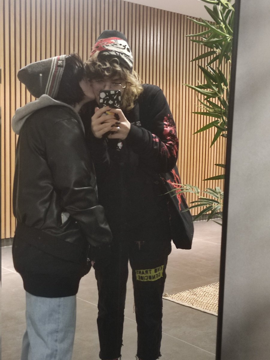 solarbzzz's tweet photo. happy birthday to the best thing that ever happened to us. forever grateful for you <3 happy 19th birthday my sunshine https://t.co/hjRo0L10c7