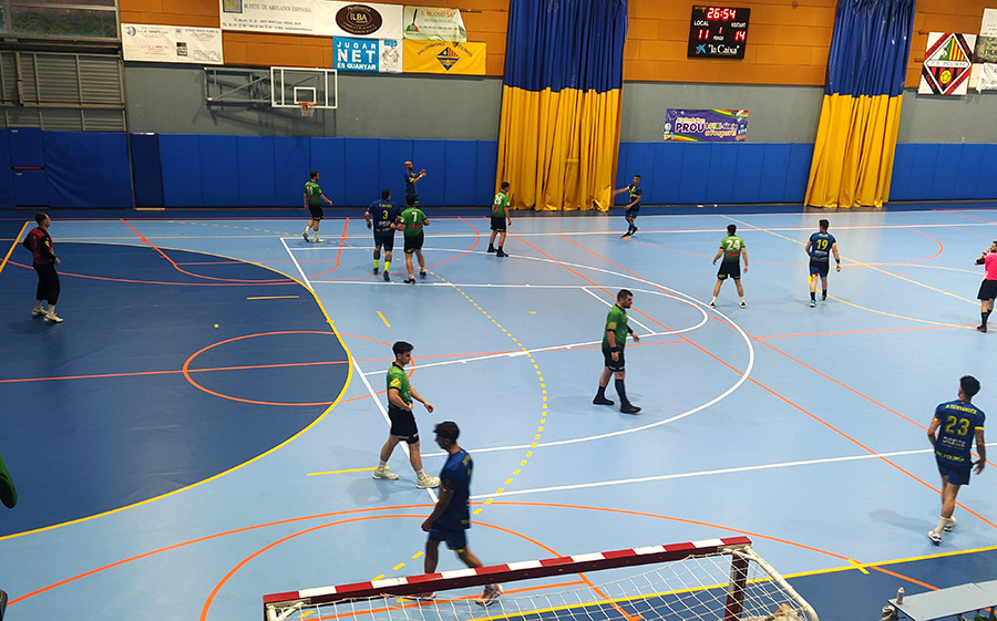 CatHandbol's tweet photo. El @bmpolinya guanya a un gran @HandbolCornella i aconsegueix l'ascens a #LligaCatH, després d'un partit jugat enmig d'un ambient sensacional. https://t.co/Co8L3dVX0u