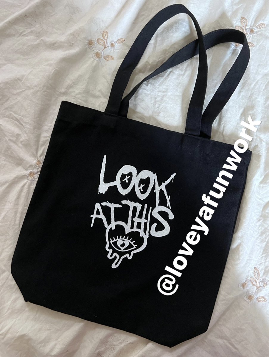 loveyafunwork's tweet photo. WTS 🇲🇾
•Dolla Limited original Look At this tote bag 
•Rm 52 exclude postage 
•postage rm 8 WM , rm 15 em
•shopeepay &amp; tng also accept
•dm me for more details about the bag!!
#pasardolla #dolla #latparty #lookatthis https://t.co/7Nzl4F9y1N