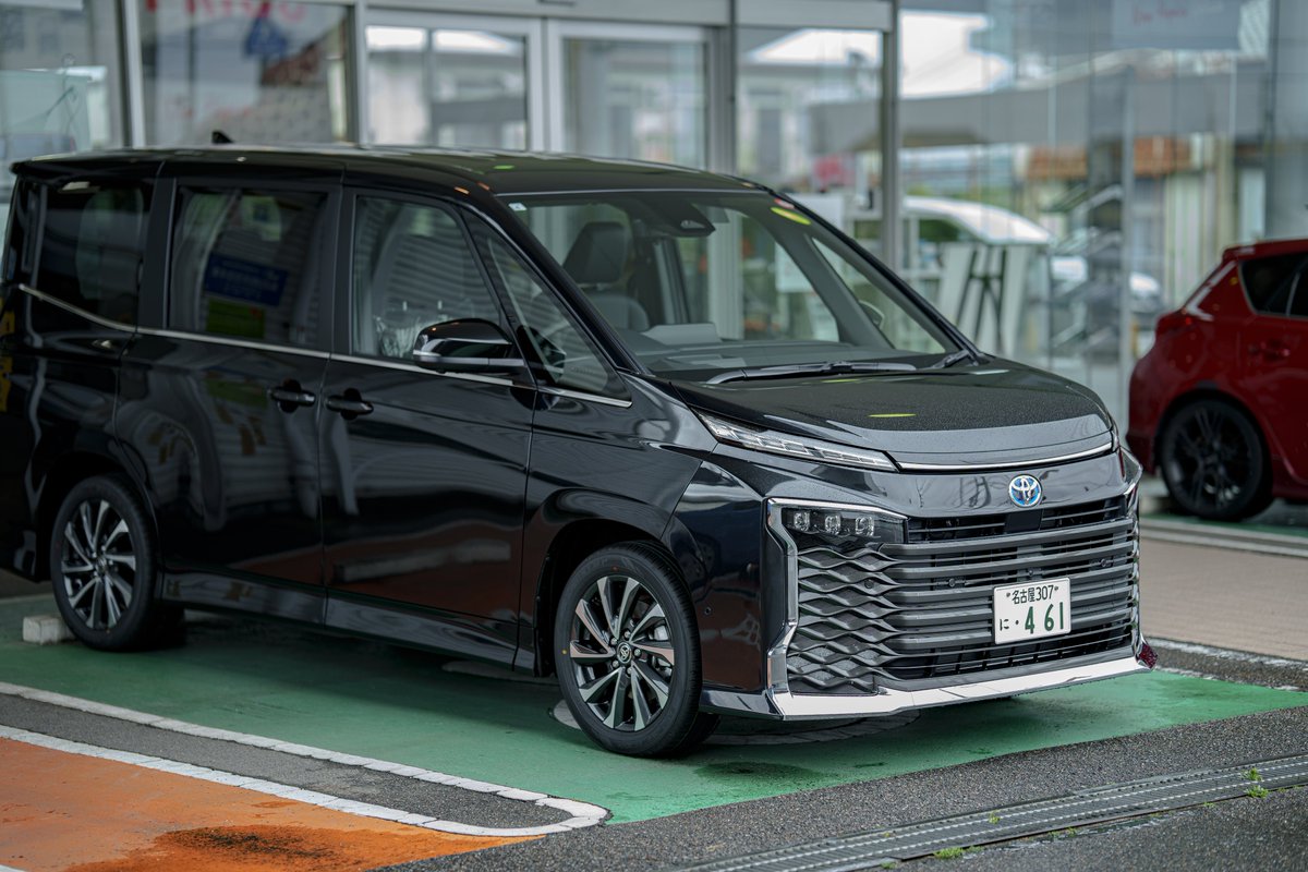 hisato_vab's tweet photo. やっとこさ納車しました
ヴォクシーのハイブリットです
納期11ヶ月でした
みんな予想出来てたかな？ https://t.co/swkf5aN2So