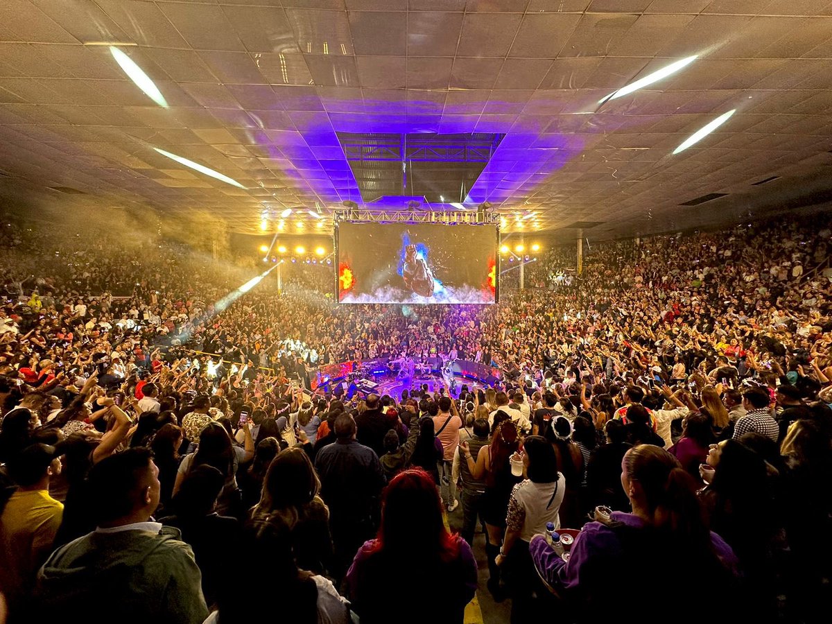 AGM0128's tweet photo. SLP #gloriatrevi sold out https://t.co/soQ8dXu7hQ