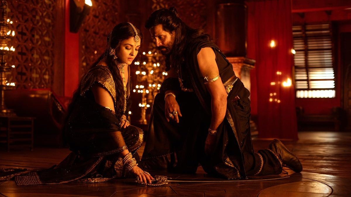 iya_shini's tweet photo. The way Maniratnam portrays Aditha Karikalan and Nandhini in this scene is pure magic. https://t.co/C6iPsW1h1y