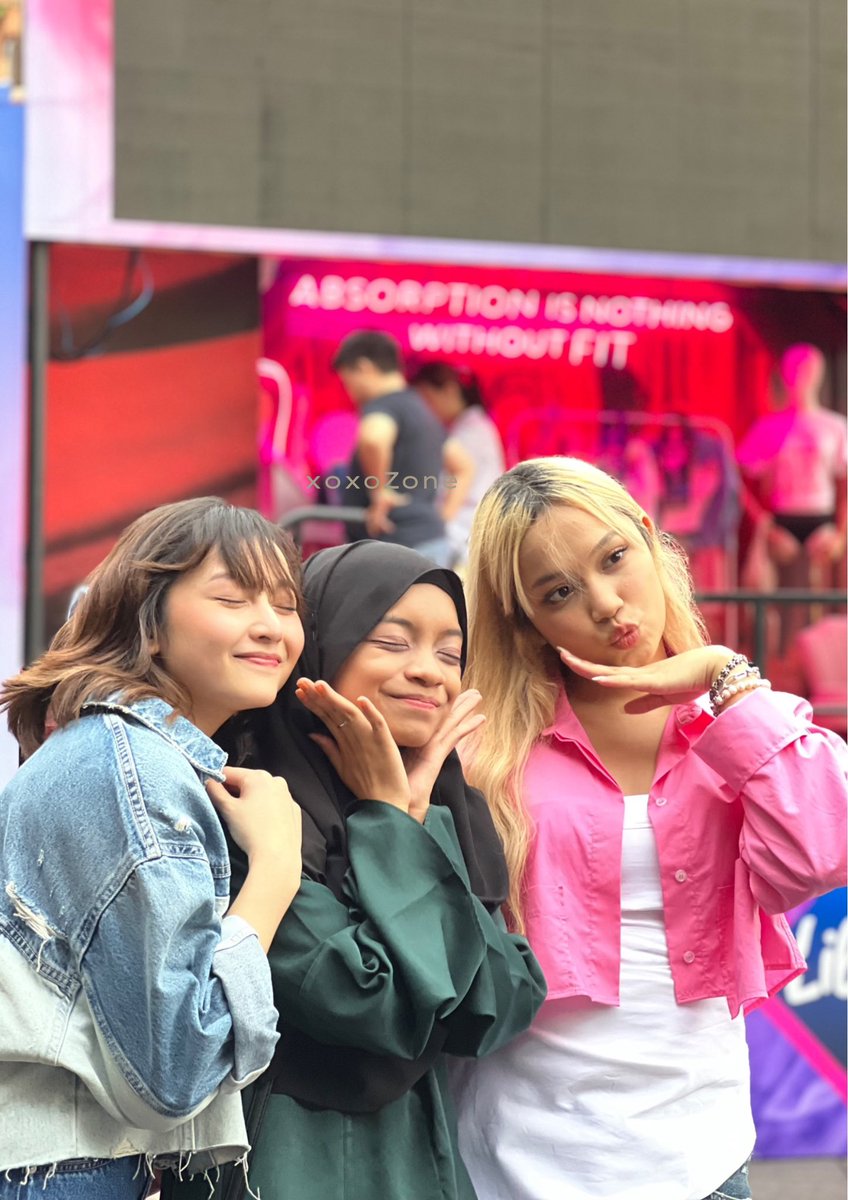 zonexoxoNE's tweet photo. 230429 | X��NE 

ENNIEX 💋 https://t.co/4NCPa3UTzS