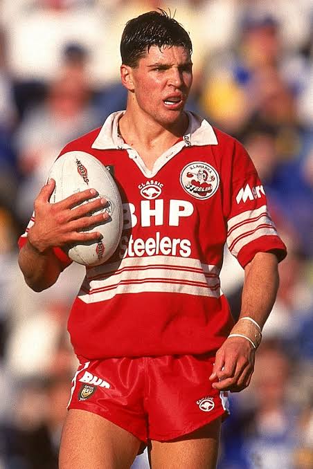 Seriously... tell me they shouldn't be wearing this kit at WIN Stadium #NRLDragonsBulldogs