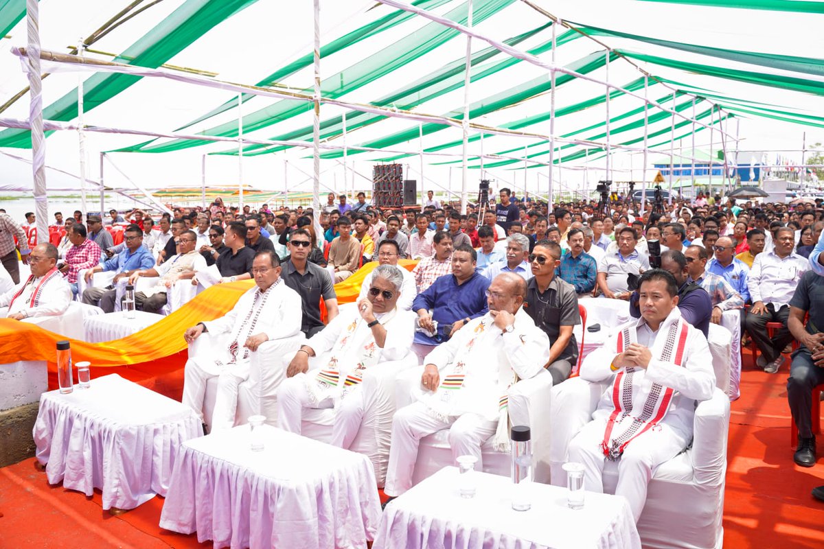 BiswajitThongam's tweet photo. Listening to the 100th episode of 'Mann Ki Baat' Programme by Adarniya PM @narendramodi Ji at Loktak a/w Hon'ble Union Minister Shri @byadavbjp Ji, HCM Shri @NBirenSingh Ji, Hon'ble MoS Shri @RanjanRajkuma11 Ji and other party leaders.

#MannKiBaat100 https://t.co/4iKNoCGYCf