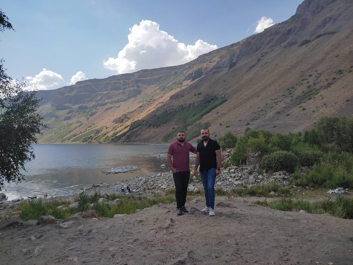 Dirok deyndare meye
İdi dor dorameye
Azadi parameye
Bawer bekın can.