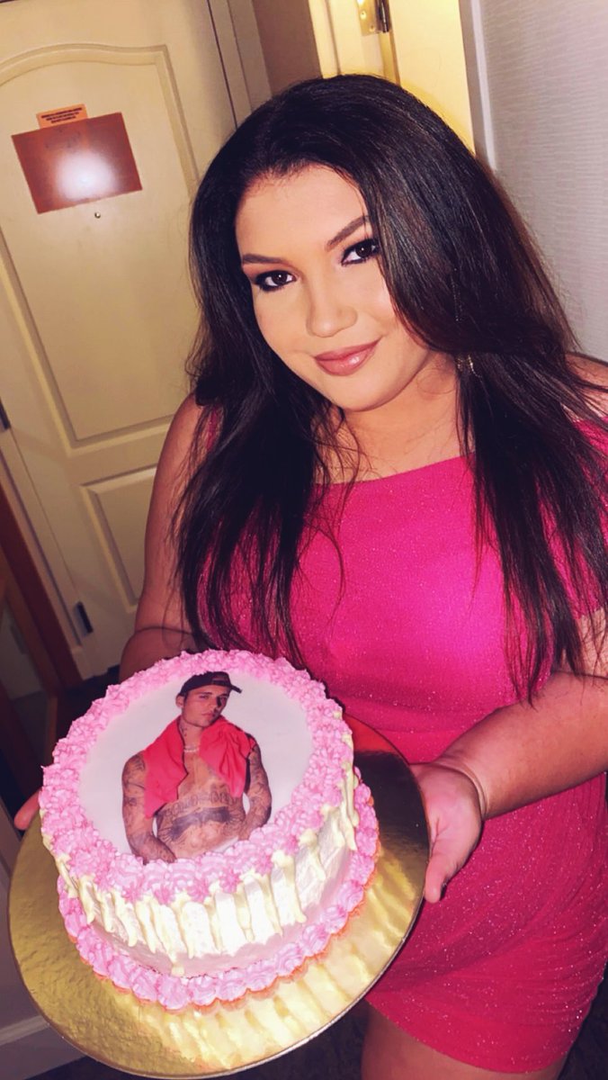 daniellewatford's tweet photo. Here’s to 26 🥂🎂🎉 https://t.co/dxCzDmGx6Y