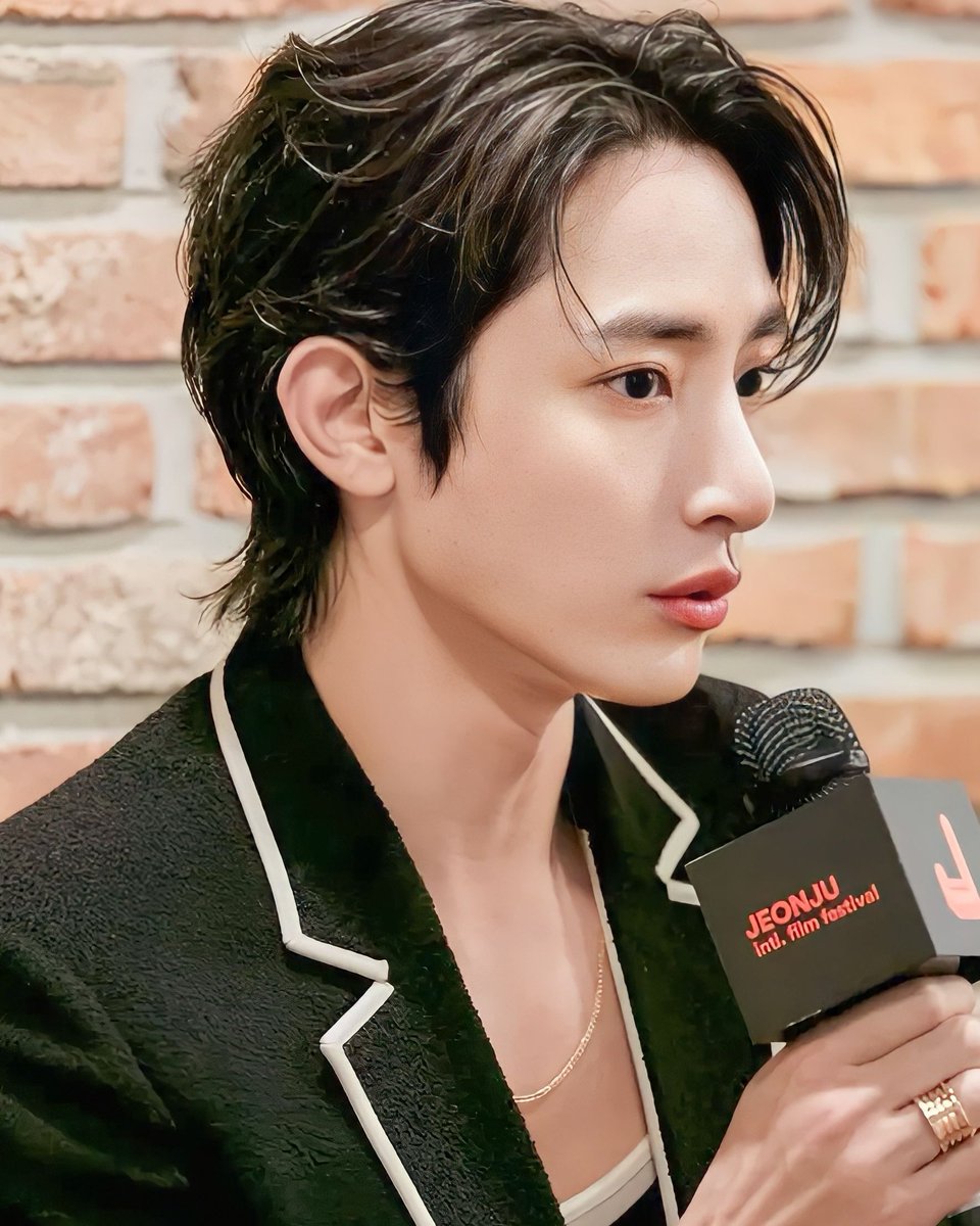 Clau220900's tweet photo. My beautiful angel always shinning
Cr ygstage
#leesoohyuk
#leesoohyukstyle
#lostleesoohyukmovie
#lost
#leesoohyukthebestactor
❤️❤️❤️❤️❤️❤️❤️❤️
#ghostfandom https://t.co/C1oEugHRum