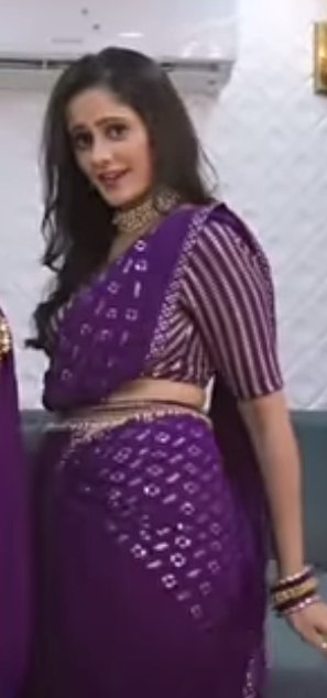 These two dresses look exactly the same 

#ghumHaiKisiKePyaarMeiin
#AyeshaSingh #AyeshaSinghFans #SaiYa #SaiJoshi