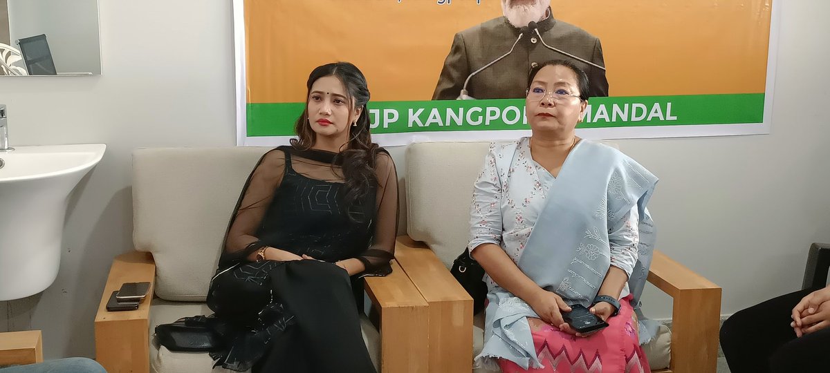 KipgenNemcha's tweet photo. “Mann Ki Baat' programme is a reflection of 'Mann Ki Baat' of crores of Indians, it is an expression of their feelings.”
Delighted to listen to the insightful thoughts of our Hon’ble PM Shri @narendramodi Ji on the #MannKiBaat100 at my residence at Kangpokpi along with young students, Ms. Soma, a renowned Manipuri Actress, Kangpokpi Mandal amongst others.