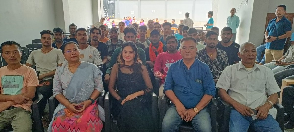 KipgenNemcha's tweet photo. “Mann Ki Baat' programme is a reflection of 'Mann Ki Baat' of crores of Indians, it is an expression of their feelings.”
Delighted to listen to the insightful thoughts of our Hon’ble PM Shri @narendramodi Ji on the #MannKiBaat100 at my residence at Kangpokpi along with young students, Ms. Soma, a renowned Manipuri Actress, Kangpokpi Mandal amongst others.