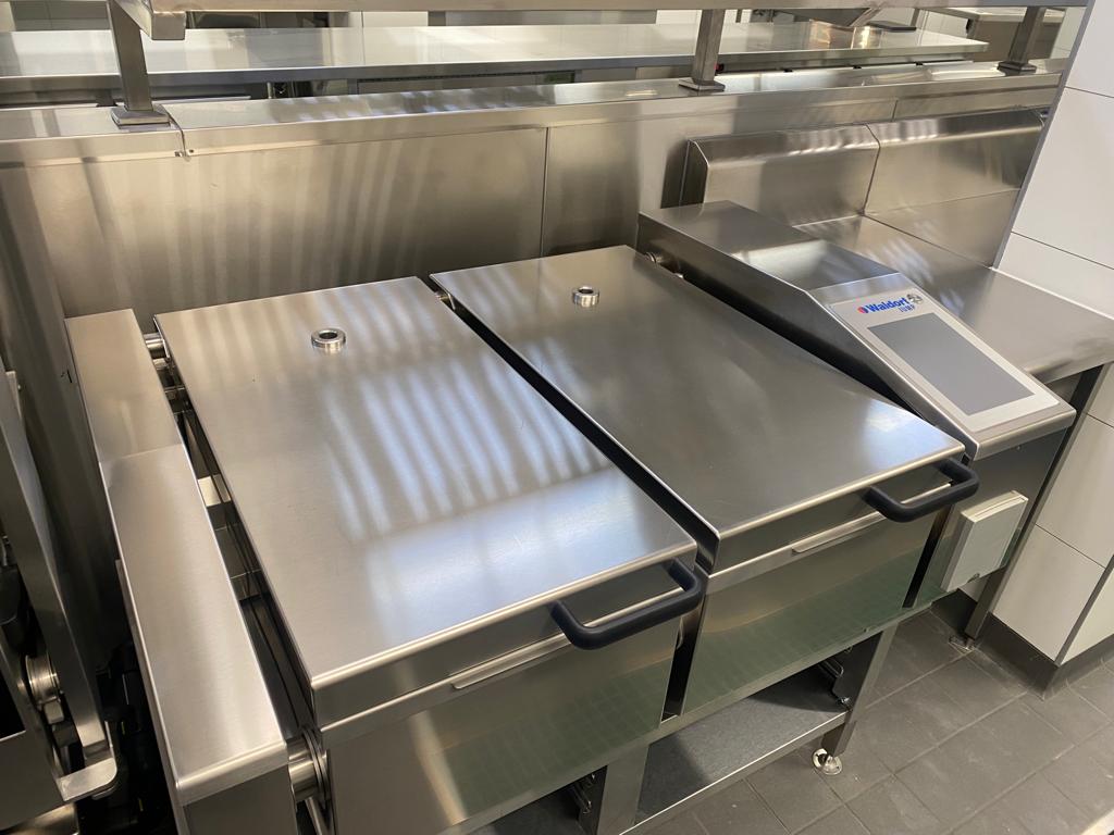 moffat_anz's tweet photo. The Royce Hotel in #melbourne has wholly upgraded their #kitchen with a Waldorf JUMP Twin Pan Electric Multi Pan to cater for high volume cooking. It's ideal for #cooking, #frying, #braising, #grilling, #searing, #broiling & #sous-vide cooking.
https://t.co/cfwWQIDmUB https://t.co/VodOYfnsx5