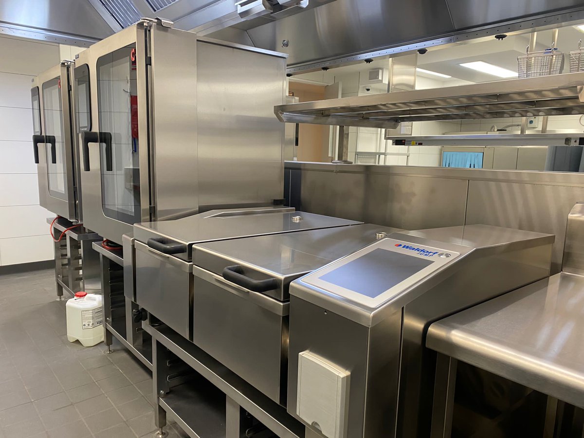 moffat_anz's tweet photo. The Royce Hotel in #melbourne has wholly upgraded their #kitchen with a Waldorf JUMP Twin Pan Electric Multi Pan to cater for high volume cooking. It's ideal for #cooking, #frying, #braising, #grilling, #searing, #broiling & #sous-vide cooking.
https://t.co/cfwWQIDmUB https://t.co/VodOYfnsx5