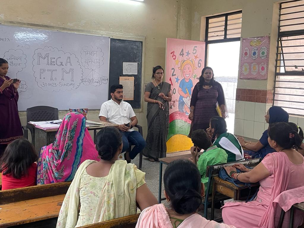 DelhiSmc's tweet photo. अभिभावक इस Mega PTM में बड़ी संख्या में शामिल हो रहे हैं।
वे अपने बच्चों की पढ़ाई के विषय में जानने के साथ-साथ स्कूल की बेहतरी के लिए भी सुझाव दें रहें हैं !

 #दिल्ली_की_मेगा_PTM 

@Dir_Education https://t.co/XeNlrZKBR9