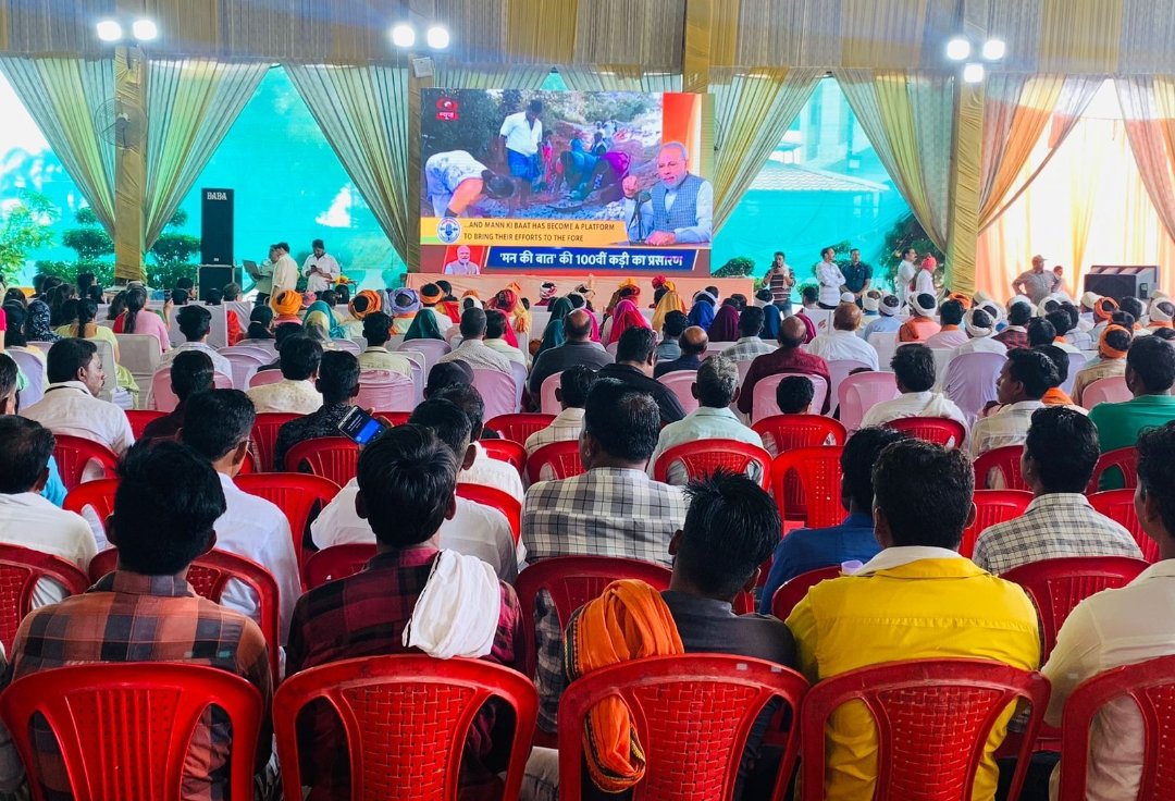 SameerOraon16's tweet photo. #MaanKiBaat100
'मन की बात' कार्यक्रम की 100वीं कड़ी को जिला मुख्यालय बड़वानी मध्यप्रदेश,मे मध्यप्रदेश से राज्यसभा सांसद श्री डॉ सुमेरसिंह जी सोलंकी,खड़गोंन बड़वानी के पूर्व सांसद श्री सुभाषजी पटेल पूर्व  मंत्री अंतरसिंह जी आर्य,जिला अध्यक्ष श्री ओमजी सोनी एवं जनता के साथ सुना,, https://t.co/IaStfxXQDR
