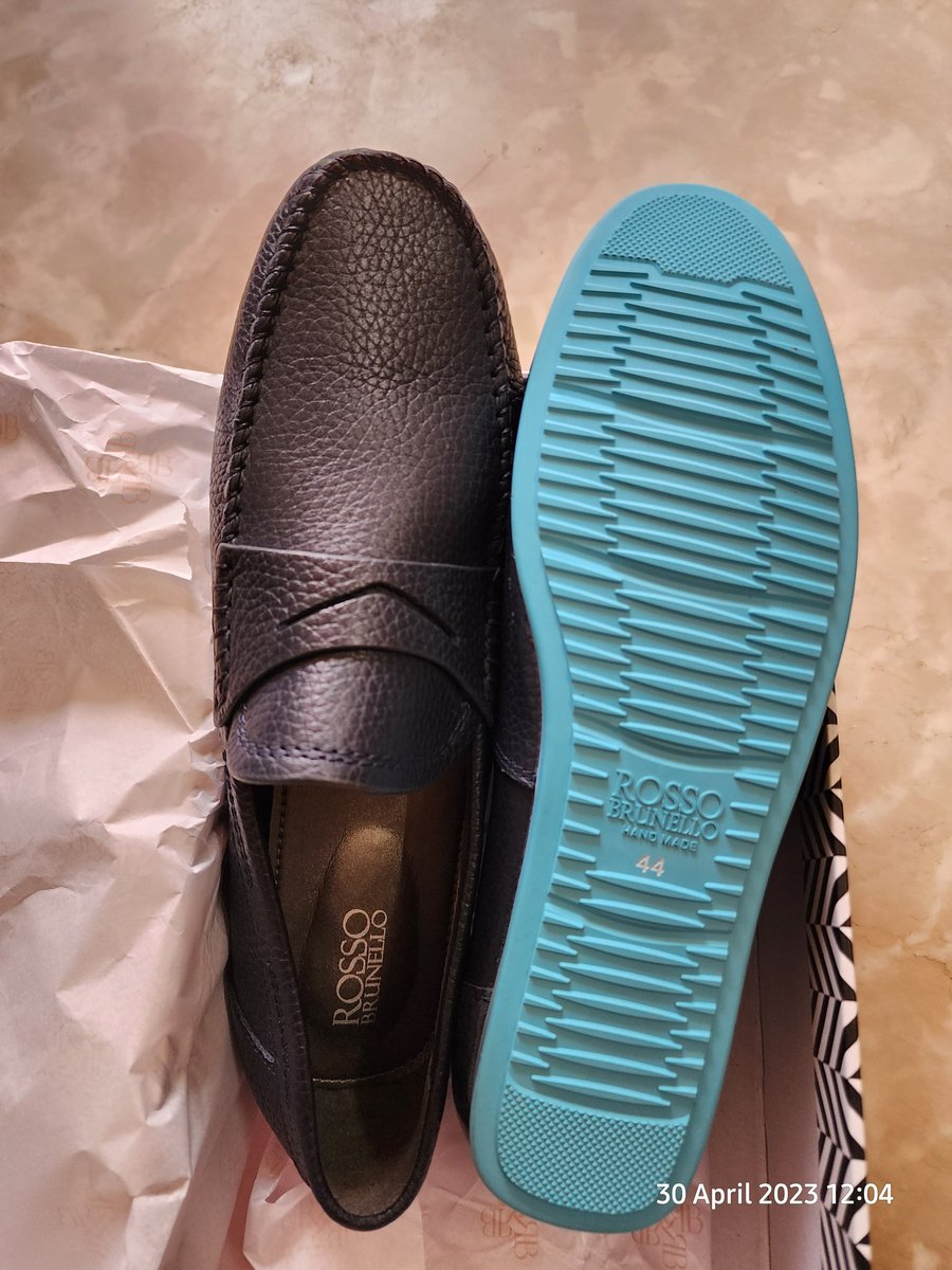 harshit606's tweet photo. @AJIOLife Earlier Ajio services were excellent. Now, every order has some issue, wither the size is wrongly shipped or the product is wrongly shipped. 
I have made few orders in the last 10 days and all the orders have wrong items shipping issue. Many people are facing same issue https://t.co/pZvYTVEfth
