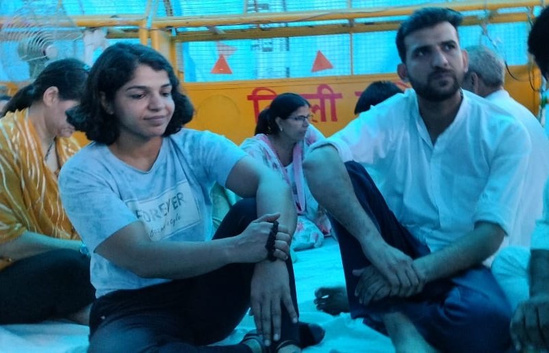 bhupenderc19's tweet photo. Our courageous daughters have exemplified what it means to be resolute, determined, and bold. Let us support them now so that their dedication and hard work do not go to waste.

#बेटियों_के_मन_की_बात
#Arrest_BrijBhushan_Now https://t.co/UnrmPPYFCz