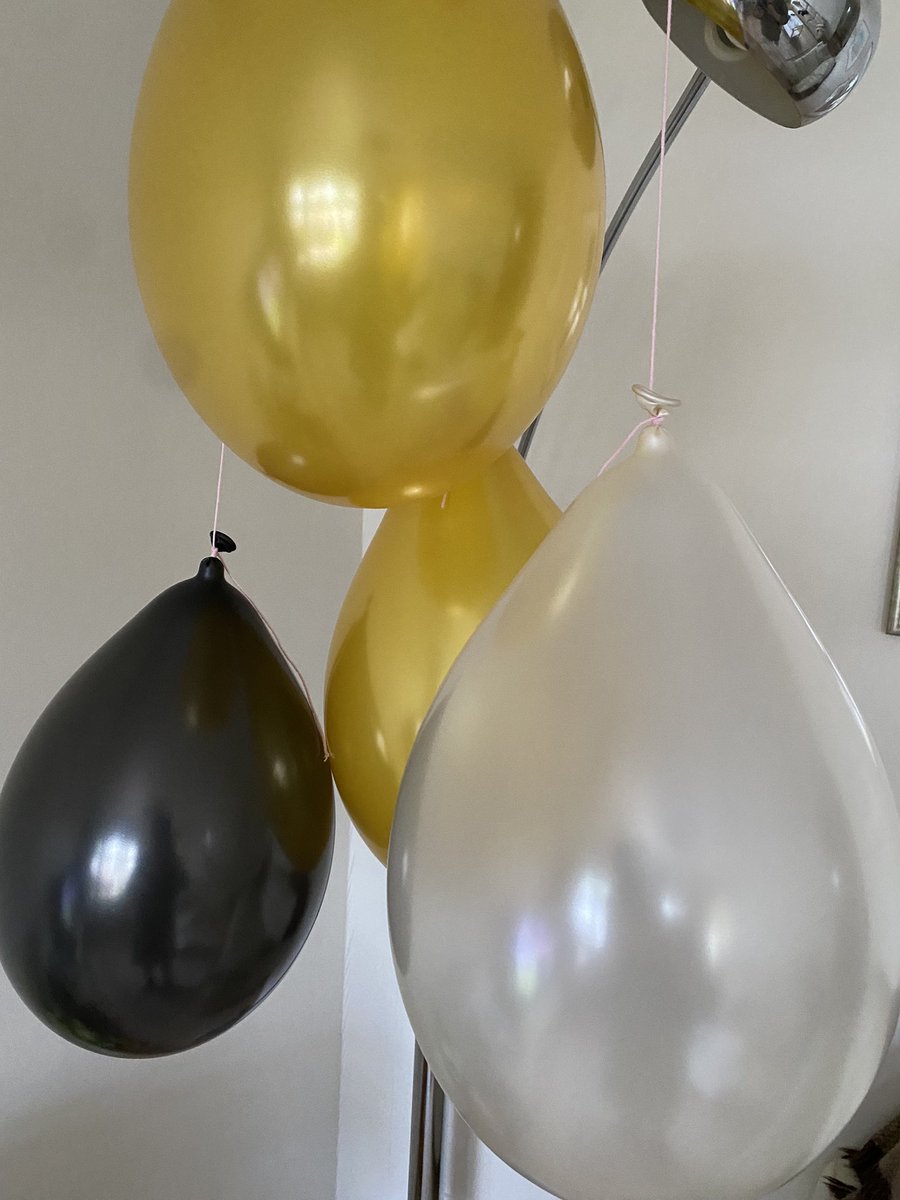 Iloista Vappua Ystävättäret ja ystävät🥂