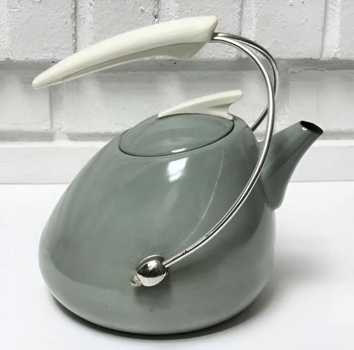 Stumbled across this little beauty.
Mid-century enamel kettle.
Gorgeous😊