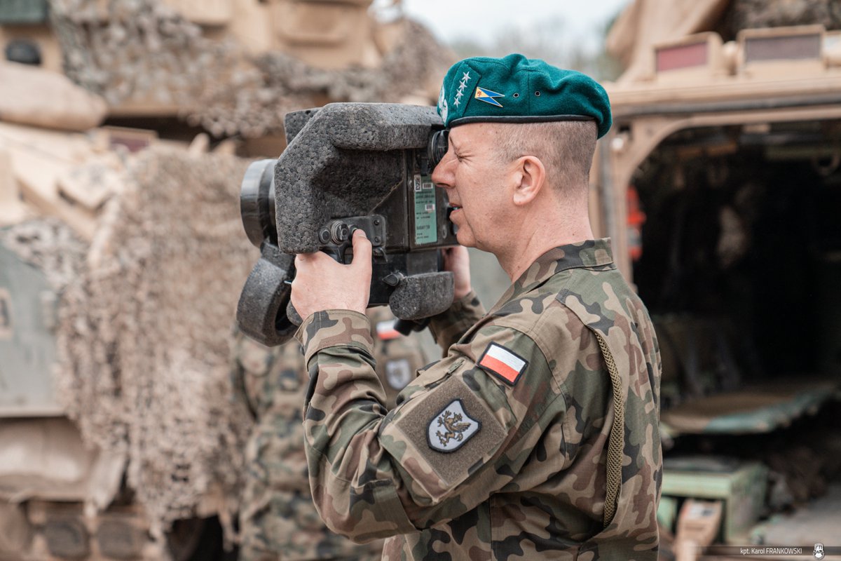16Dywizja's tweet photo. SPD #16DZ miał okazję zapoznać się z wyposażeniem, jakie posiada #2ABCT podporządkowana dywizji podczas szkolenia #CombinedResolve 18. Była to również okazja do rozmowy z podoficerami #2ABCT, na temat jak wygląda służba w US Army.
@MON_GOV_PL @DGeneralneRSZ #Hohenfels https://t.co/sl45BVWEy0