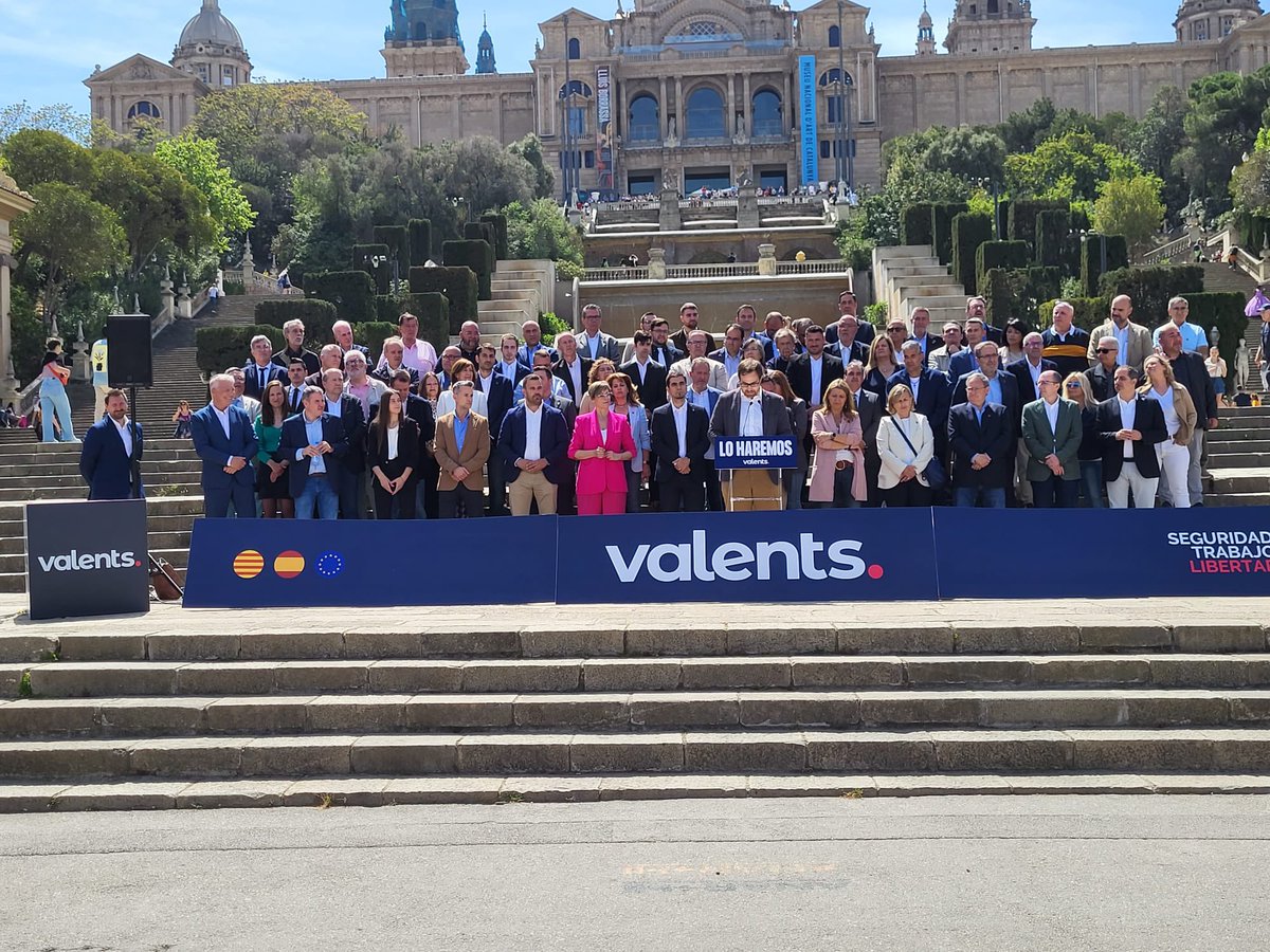 Valents_esplu's tweet photo. Ahir vam presentar les 71 candidatures de @valents_cat per a tota Catalunya! #reconstrucciodesplugues #Esplugues https://t.co/qucMts6W9R