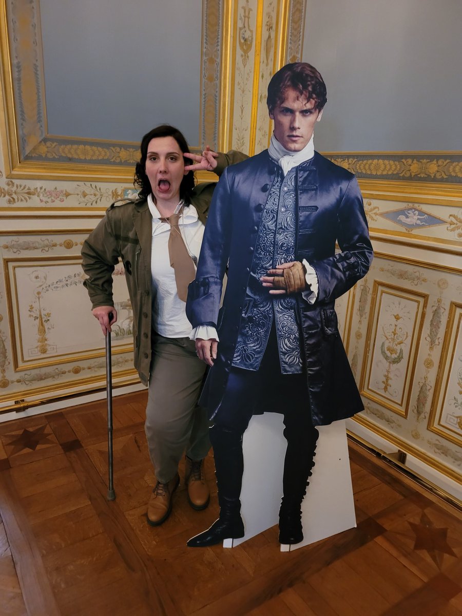 Happy Birthday @SamHeughan 🍾🎂🍻 #birthday #thelandcon5 #shrangrilapalace #Paris #samheughan #costume 🥳❤️