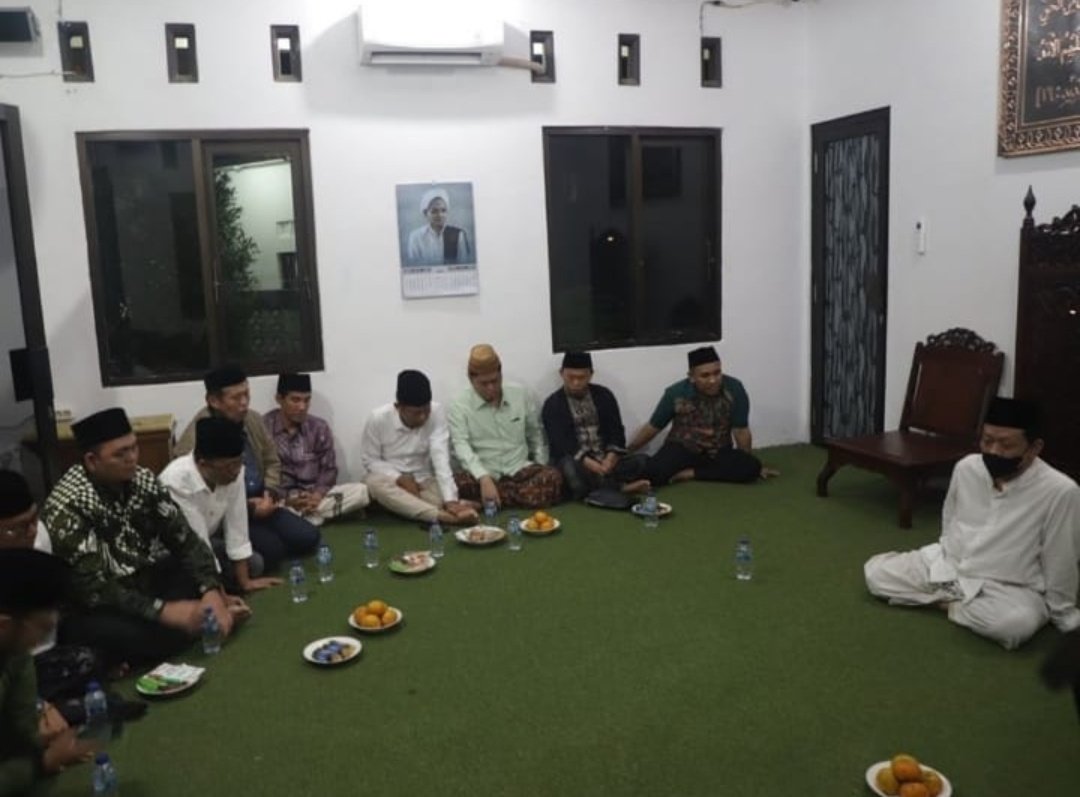 Silahturahmi Anggota <a href="/FPKB_DPRDJateng/">FRAKSI PKB JATENG</a> Dikediaman KH. Ubaidillah Shodaqoh Rois Syuriah PWNU Jateng Dan KH Munif M Zuhri Ketua Dewan Syuro <a href="/pkbjawatengah/">DPW PKB Jateng</a> . <a href="/_sarifabdillah/">Sarif Abdillah</a> <a href="/cakimiNOW/">A Muhaimin Iskandar</a> <a href="/yusuf_ch/">M Yusuf Chudlory</a> <a href="/Sukirman_Kir/">Sukirman</a> <a href="/DPP_PKB/">DPP PKB</a> <a href="/EmHasanuddin/">M Hasanuddin Wahid</a> #Lebaran2023
