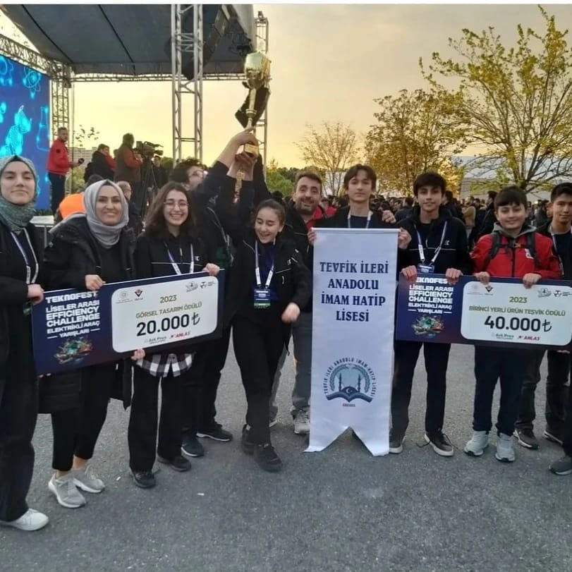 meb_dinogretimi's tweet photo. Bir başarı öyküsü daha🎯🤲
 @tevfikileriaihl okulumuz Cereyan_ec takımıyla 
#TEKNOFEST2023 Elektrikli Araç yarışlarında

🏆2 farklı kategoride 
🥇Türkiye 1. si oldular. 

Yerlilik alanında 1. lik ve tasarım alanında en güzel tasarım seçilerek görsel tasarım ödülü aldı.
#TEKNOFEST https://t.co/FEA6Rjk6gZ