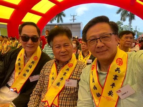 RealChenDeming's tweet photo. 天后駕到 刚离开车间, 中国文化源远流长,宗教信仰多样,民间传说 丰富,故事生动有趣。 这一切,都是前人传 承、后人传承的文化瑰宝。 https://t.co/JZmvKTj2ge