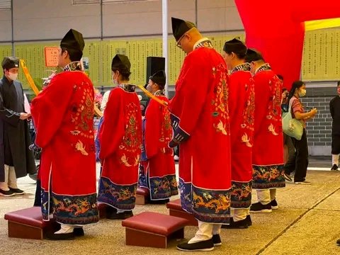 RealChenDeming's tweet photo. 天后駕到 刚离开车间, 中国文化源远流长,宗教信仰多样,民间传说 丰富,故事生动有趣。 这一切,都是前人传 承、后人传承的文化瑰宝。 https://t.co/JZmvKTj2ge