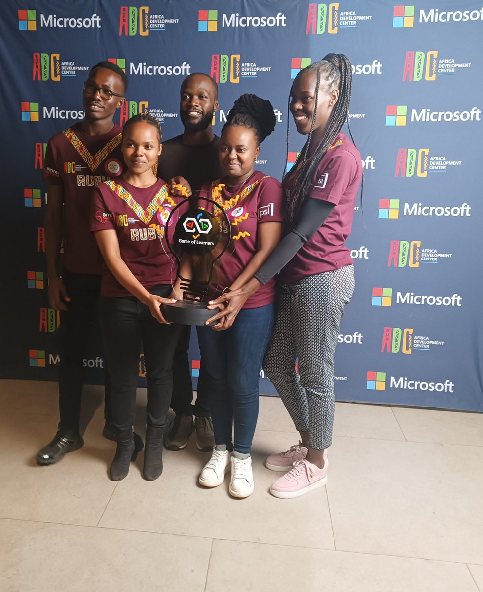 Lucydesigns._ tweet media