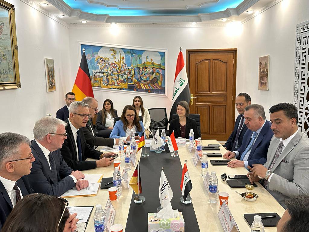GermanyinIraq's tweet photo. 🇩🇪 Migration Advisory Centre (GMAC) Baghdad reopened today by Secretary of State @JochenFlasbarth @BMZ_bund with 🇮🇶 Vice Minister of Labor and Social Affairs, Dr. Alla’ Al-Sukeiny.  Through GMAC, we are offering advice on reintegration/return and regular pathways of migration. https://t.co/o5oNqQ1Z2T