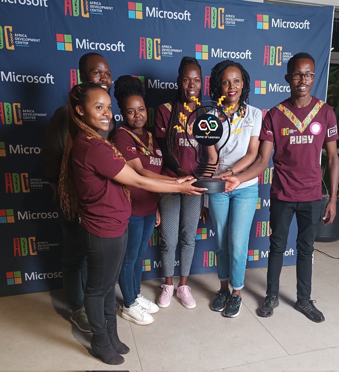 Lucydesigns._ tweet media