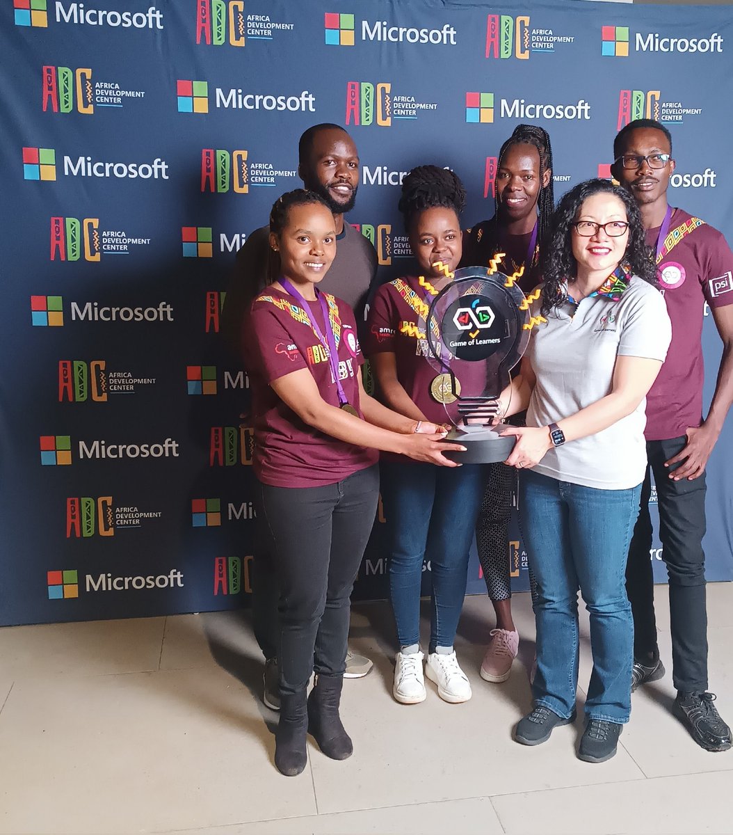 Lucydesigns._ tweet media