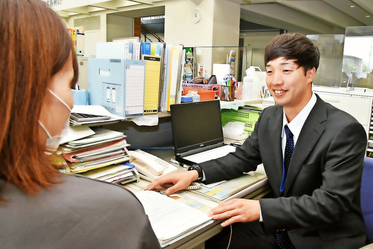 tokushimapress's tweet photo. 元インディゴ投手の安丸さん、古里の吉野川市職員として新たなスタート　地域活性化へ「全力投球」 https://t.co/Cl4CBFMfpk https://t.co/Pk7xBZL0uT