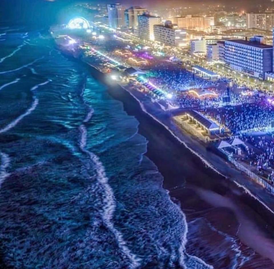 Eye___V's tweet photo. We really got OUR own festival back man, gotta love it #Sitw https://t.co/L1J1qIPygY